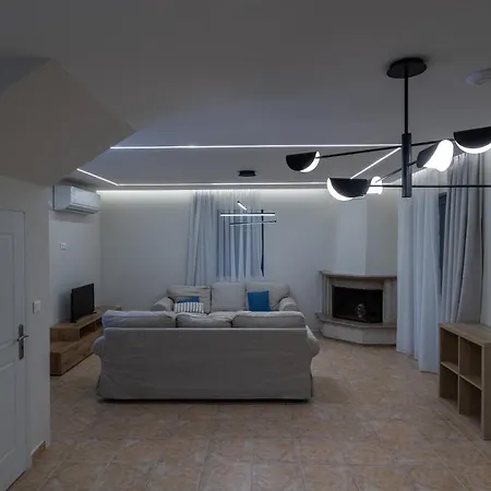 Erato - Private Pool * Fársa