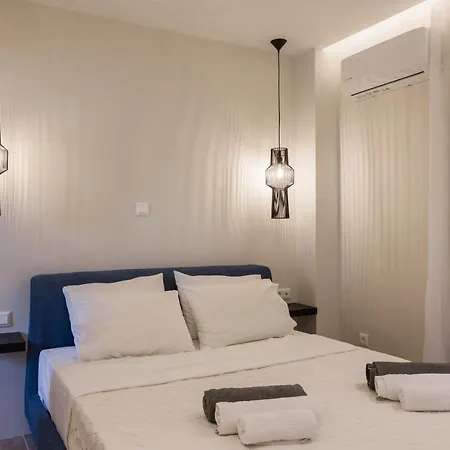 Erato - Private Pool * Fársa