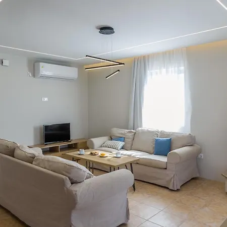 فيلة Erato - Private Pool Fársa