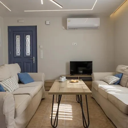 Erato - Private Pool Fársa