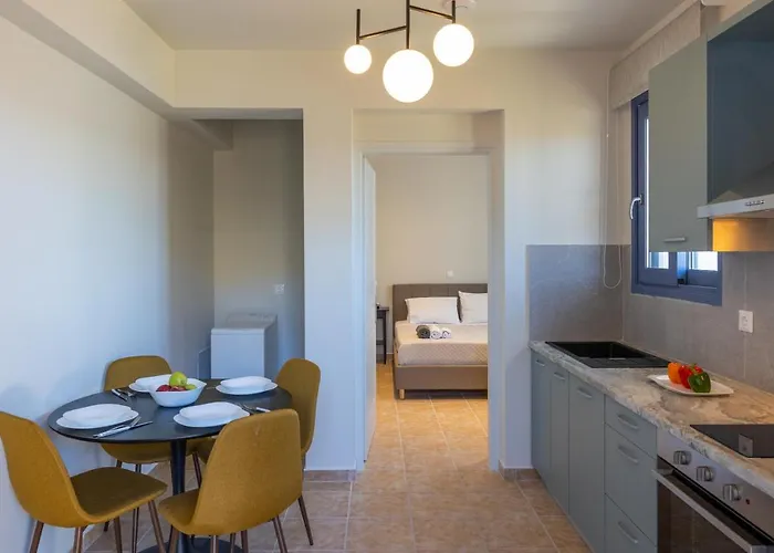 Erato - Private Pool Fársa