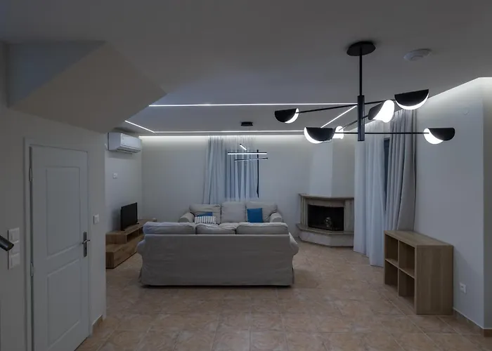 Erato - Private Pool * Fársa